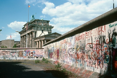 zpuerta_de_brandemburgo_muro_berlin[1].jpg