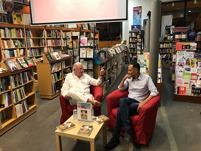 J.J. Armas Marcelo en la presentación de "Ni para el amor ni para el olvido" junto a Santiago Gil. 