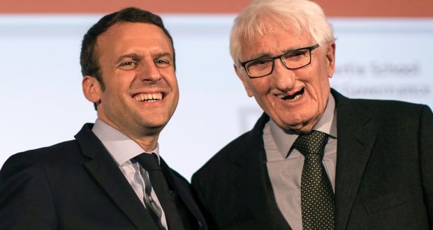 Jürgen Habermas (derecha) junto a Macron. Fotógrafo: Oliver Weiken