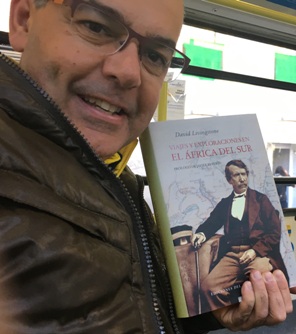 libro y alvaro.JPG